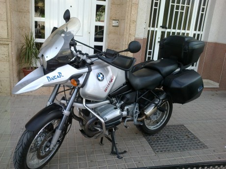 Buenas vendo una bmw 1150 gs es del año 2001 lleva puños con calefacción, abs, suspensión regulable, tres 40