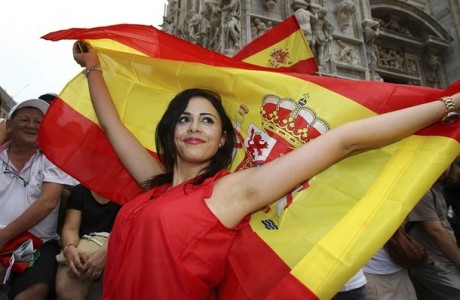 ¿Es legal llevar la bandera de España en la pistola?

 El  PSOE insta al Gobierno  a “atajar” la moda 170