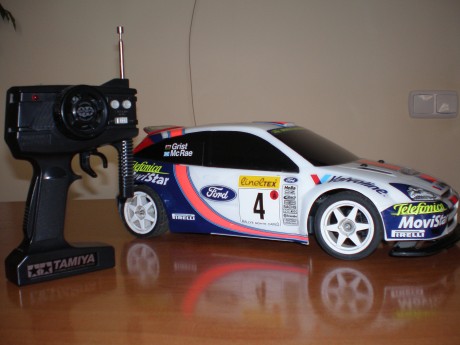 Ford Focus radiocontrol de batería.

Medidas: 40 cm. de largo x 18 cm. de ancho x 14 cm. de alto.

Entrega 02
