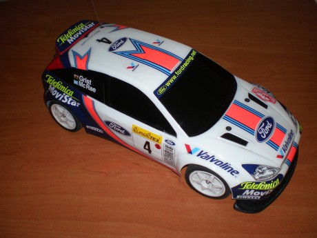 Ford Focus radiocontrol de batería.

Medidas: 40 cm. de largo x 18 cm. de ancho x 14 cm. de alto.

Entrega 01