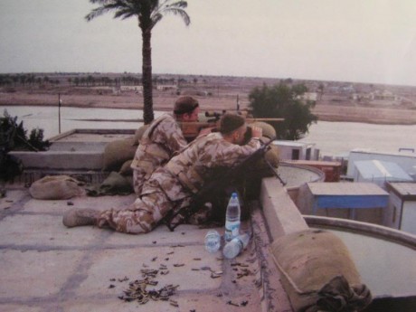 Agujeros de ratas, snipers holes, troneras o como le quieran llamar. Francotirador urbano el reto insuperable.

Un 130