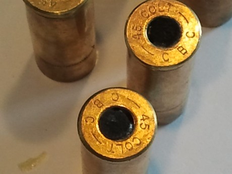 Muy buenas:

Pues eso, que como soy novato con lo de las armas cortas, me gustaría que me indicaseis cómo 50