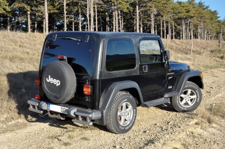 Vendo Jeep Wrangler Sport 2.5 - 121 cv, matriculado en Diciembre del 98, en muy buen estado, I. T. V. 02