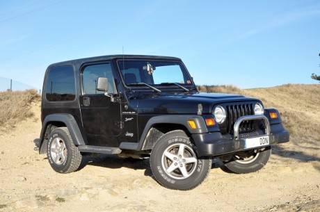 Vendo Jeep Wrangler Sport 2.5 - 121 cv, matriculado en Diciembre del 98, en muy buen estado, I. T. V. 01