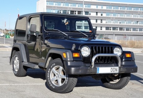 Vendo Jeep Wrangler Sport 2.5 - 121 cv, matriculado en Diciembre del 98, en muy buen estado, I. T. V. 00