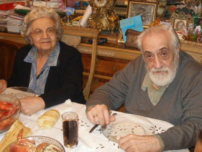 El diccionario, al definir el término "homenaje",habla, en sus distintas acepciones, de respeto, 00