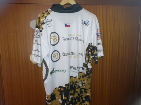 Saludos, queria comprarme algun polo o camiseta de CZ para IPSC, sabeis de alguna pagina donde vendan 130