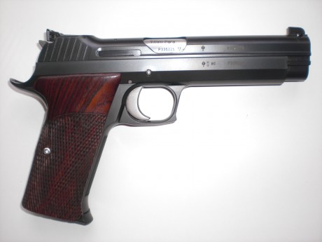 Sin lugar a dudas la pistola 9mm mas precisa de todos los tiempos es la SIG P210. Es imbatible en precisión 60