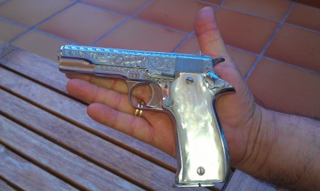 Hola a todos. Un amigo tiene un "juguete" precioso. Se trata de una STAR S SUPER BURILADA y 02