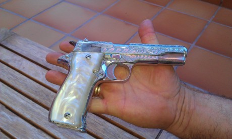 Hola a todos. Un amigo tiene un "juguete" precioso. Se trata de una STAR S SUPER BURILADA y 01
