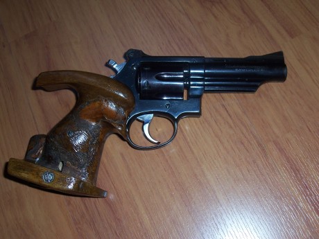 Hola compañero teneis por casualidad el despiece completo de este revolver,por que lo encuentro en la 110