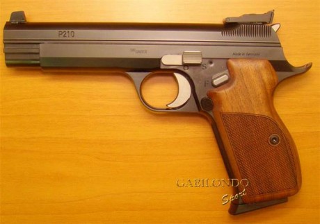 Sin lugar a dudas la pistola 9mm mas precisa de todos los tiempos es la SIG P210. Es imbatible en precisión 100