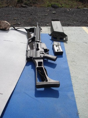 Un pregunta. El G36 se supone que es ambidiestro. Pero si te lo pones en la parte izquierda no te podrian 160