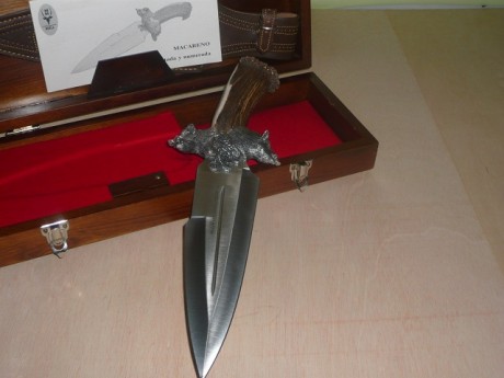 hola buenas,aqui os presento un cuchillo de la casa muela.es el muela macareno,es un cuchillo de remate 01