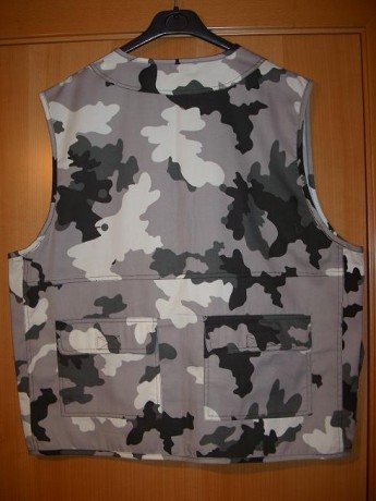 Hola!!!

Vendo chaleco camuflaje urbano.
Talla grande, XL.

. 2 bolsillos grandes traseros (cierre velcro).
. 01