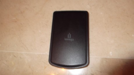 Vendo este disco duro Iomega Select Portable Hard Drive de 500 GB, está completo, con todos los accesorios 02