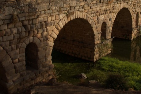 Unas afotos de algo de lo que nos dejaron los ingenieros romanos en Mérida. 01