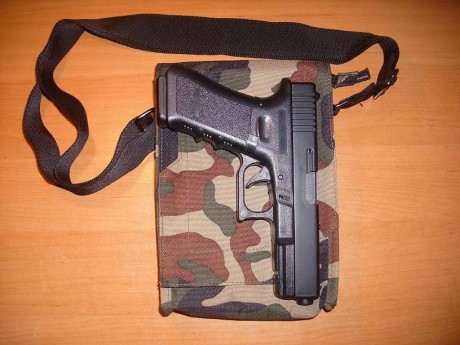 Hola!!!

Vendo bolso de camuflaje con capacidad para transportar arma corta. La Glock-17 cabe a la perfeccion 00