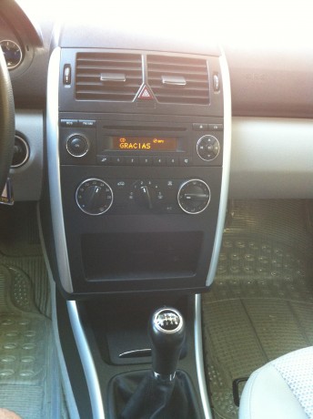 Hola

Vendo  MERCEDES BENZ
 Modelo  clase A 
matriculado en el año 2008
motor diesel 180 CDI.
72000 km
Todos 20