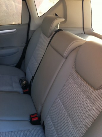 Hola

Vendo  MERCEDES BENZ
 Modelo  clase A 
matriculado en el año 2008
motor diesel 180 CDI.
72000 km
Todos 31