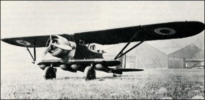 Sé que al principio de la II Guerra Mundial, habían en servicio algunos aviones biplanos (Gloster Gladiator, 110