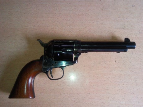BUENAS compañero que opinion te neis de los colt de uberti en general,. yo tengo un remington y meparece 60