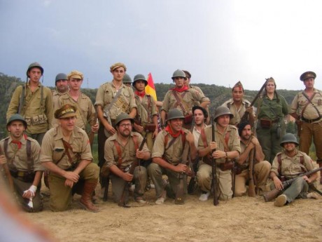  Buen corto !! pero hay una gran pega!! esos uniformes ni siquiera son españoles y esas escopetas de caza 161