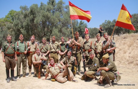  Buen corto !! pero hay una gran pega!! esos uniformes ni siquiera son españoles y esas escopetas de caza 160