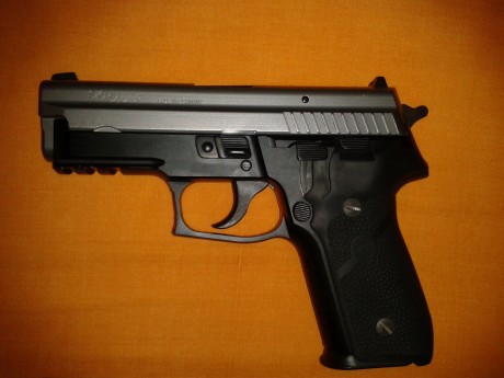 Hola, vendo mi Sig Sauer p229 bitono,  esta nueva, ha disparado cien cartuchos, ni un solo rayon, esta 02