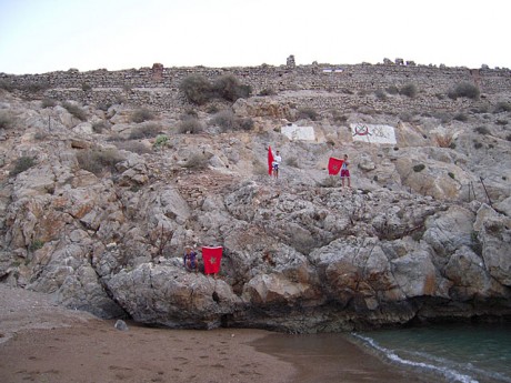 Subditos marroquies han invadido temporalmente el Peñon de Velez La Gomera. 40