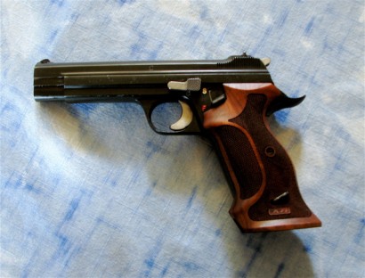 Me gustaria abrir este hilo para que cada cual expusiera el arma que mas le gustaria tener,que le ragalasen,o 10
