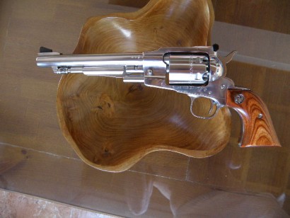 Me gustaria abrir este hilo para que cada cual expusiera el arma que mas le gustaria tener,que le ragalasen,o 50