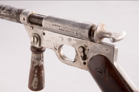 Hace unos días encontré por casualidad en una web extranjera un arma a la venta que hacía muchos años 40