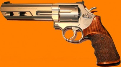 Me gustaria abrir este hilo para que cada cual expusiera el arma que mas le gustaria tener,que le ragalasen,o 60