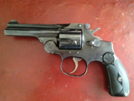 Tengo una pistola de mi abuelo que quisiera vender. Podría alguien indicarme que precio tendría? 01