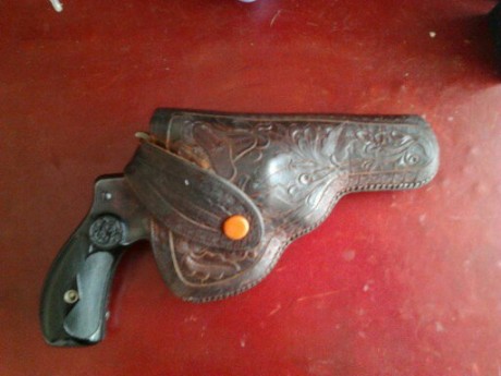 Tengo una pistola de mi abuelo que quisiera vender. Podría alguien indicarme que precio tendría? 00
