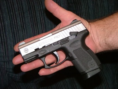 Quiero adquirir un arma corta para mi uso particular, para defensa personal exclusivamente.
¿Qué os parece 50