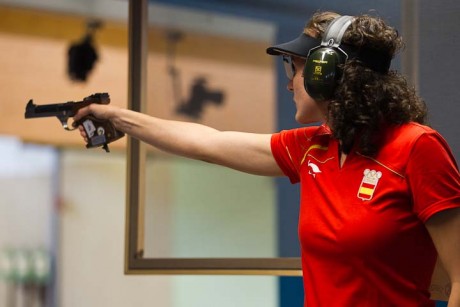 Hola.

Os pido consejo para un amigo que quiere apuntarse a un club de tiro olímpico y que le gustan las 140