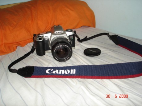 Vendo camara reflex analogica carrete 35mm,marca Canon EOS500 
Vendo camara reflex analogica carrete 35mm,marca 01