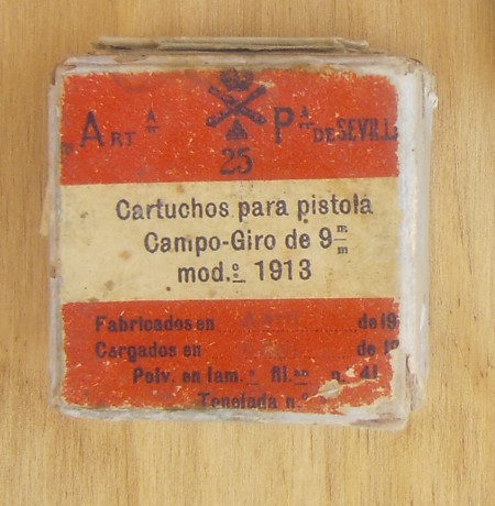 Buscando una caja de municion antigua para completar la Bergmann 1908, encontré ésto. 100