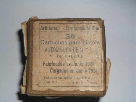 Buscando una caja de municion antigua para completar la Bergmann 1908, encontré ésto. 151