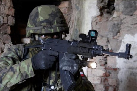 Saludos
Recientemente en algunas armerias de este pais se puede adquirir este modelo el Semopal Vz 58 72