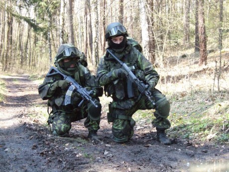 Saludos
Recientemente en algunas armerias de este pais se puede adquirir este modelo el Semopal Vz 58 71