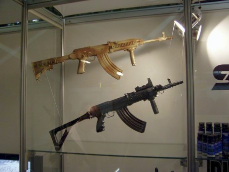 Saludos
Recientemente en algunas armerias de este pais se puede adquirir este modelo el Semopal Vz 58 92
