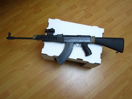 Saludos
Recientemente en algunas armerias de este pais se puede adquirir este modelo el Semopal Vz 58 90