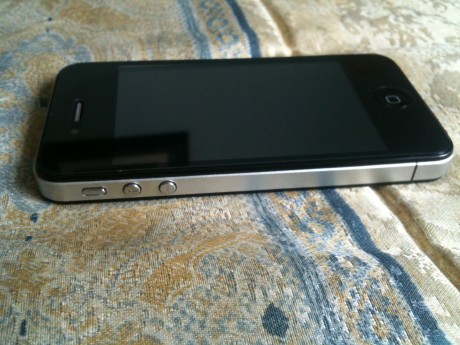 Vendo una réplica de alta calidad del iPhone 4.

Es libre de fábrica, válida para cualquier compañía.

Tiene 02