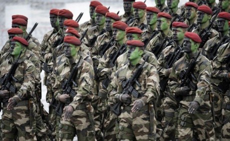 Se puede confirmar con las fotos que están adquiriendo SCAR-L

Pero también se ha visto la policía Francesa 50