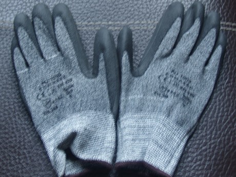 Lo dicho, vendo guantes varios de trabajo.

 2X Guantes de Soldar.  (Un par esta usado una sola vez para 20