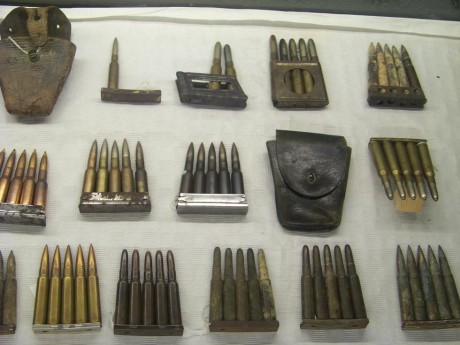  Buen corto !! pero hay una gran pega!! esos uniformes ni siquiera son españoles y esas escopetas de caza 150