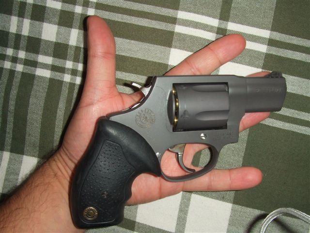 ¿Es posible el uso del titano en la fabricación de armas? Por ejemplo en el armazón. 
Sin tener en cuenta 100